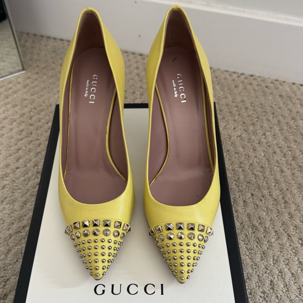 New GUCCI Pumps Heel Studs Leather Yellow EU 35.5